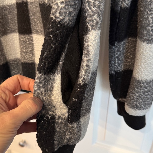 SHEIN Monochrome Checkered Hoodie - Picture 4 of 9